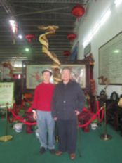 原中共中央委员、国家核工业部部长蒋心雄一行参观视察国之瑰宝工艺馆